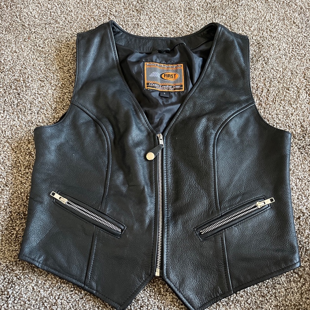 LEATHER VEST WOMENS